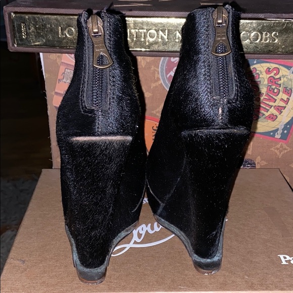 BCBG calfhair wedge . No box - Picture 2 of 3